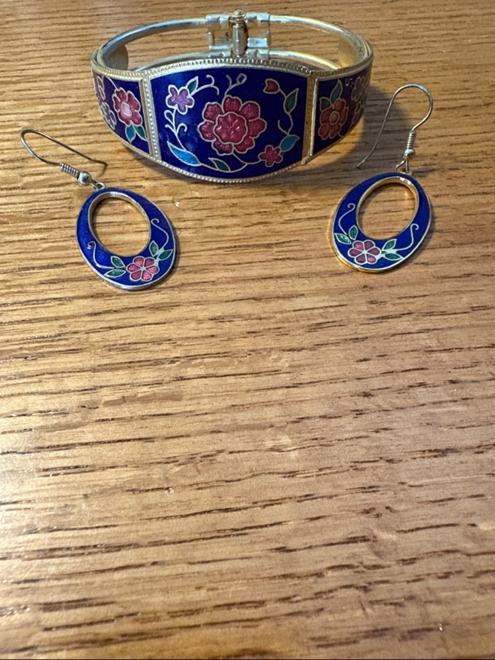 Source Unknown Blue Floral Enamel Bracelet with Matching Earrings